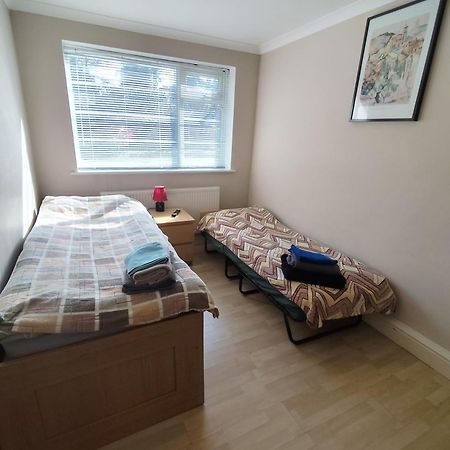 2 Bed Flat Near Station With Parking&Comgarden Apartment Sutton  Exterior photo