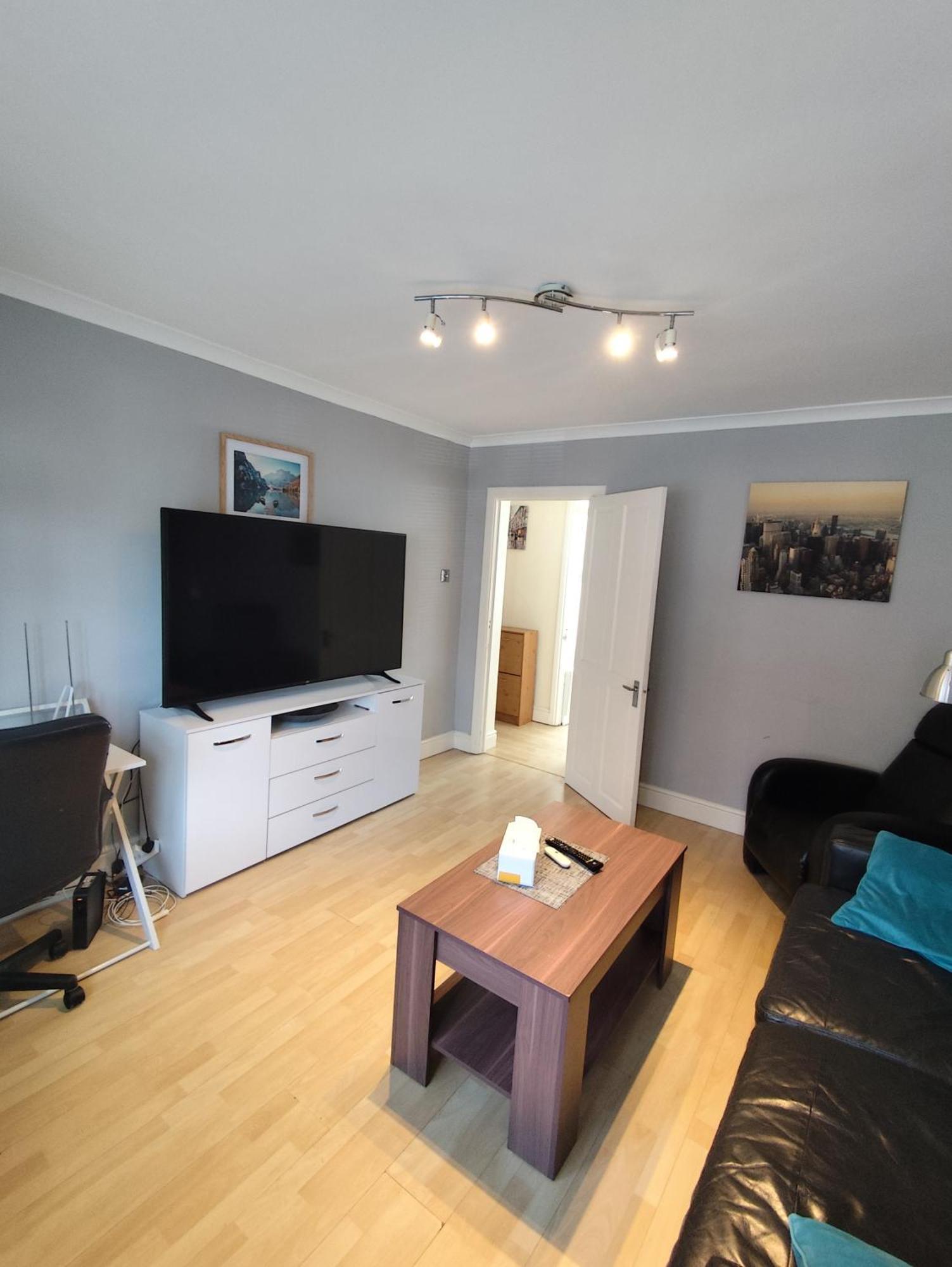 2 Bed Flat Near Station With Parking&Comgarden Apartment Sutton  Exterior photo