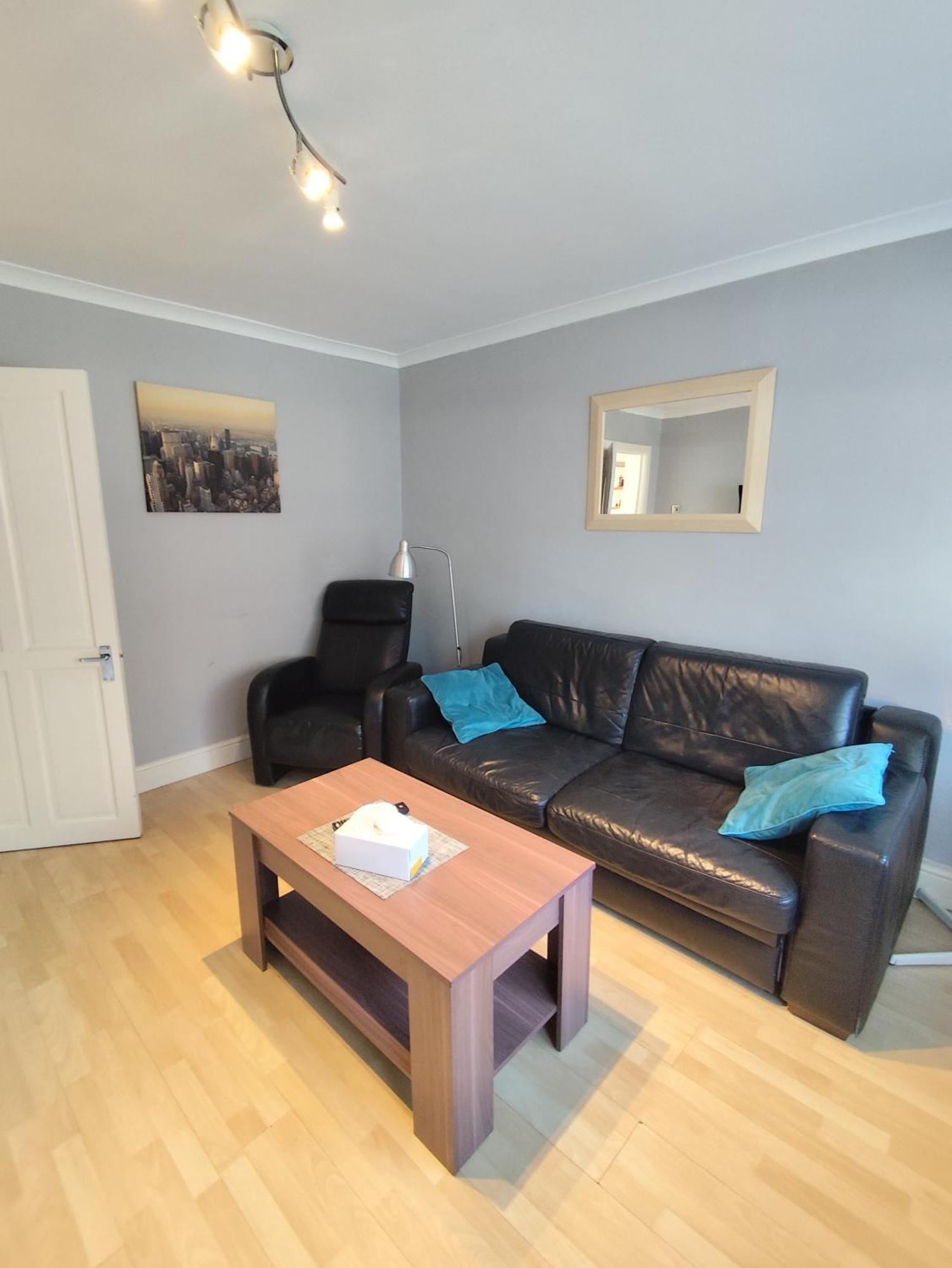 2 Bed Flat Near Station With Parking&Comgarden Apartment Sutton  Exterior photo